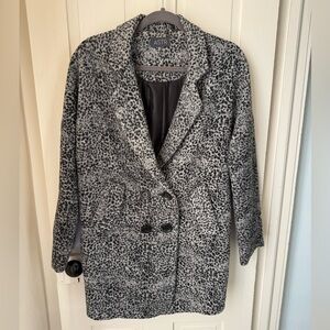 ASTR Women's Black and Gray Teddy Jacket